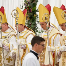 Vaticano excomunga bispos lefebvrianos: como é o movimento que desafia o papa - BBC