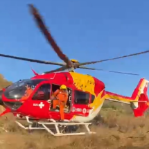 Mulher é resgatada por helicóptero ao cair em trilha em Macacos - Corpo de Bombeiros/Reprodução