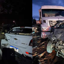 Acidente entre carreta e três carros envolve 11 pessoas em MG - Corpo de Bombeiros/Reprodução