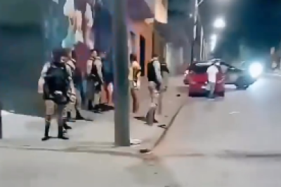 Dupla em motos abre fogo e deixa dois feridos após jogo do Brasil na capital mineira -  (crédito: Redes Sociais/Reprodução)