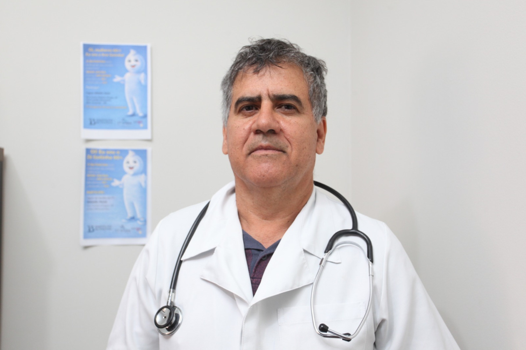 CT de terapias da UFMG faz recrutamento de idosos para teste da nova vacina contra a gripe. Na foto, o dr. Mauro Teixeira.