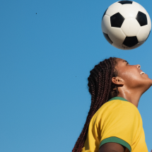 Cabeceios no futebol podem trazer risco de demência - DINO