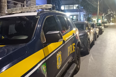 Em 20 minutos, PRF abre caminho e leva grávida a hospital em Montes Claros -  (crédito: PRF/Reprodução)
