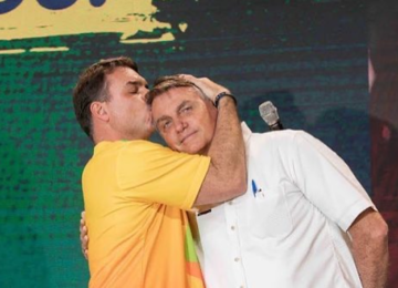 Carta escrita pelo ex-presidente Jair Bolsonaro e divulgada pelo senador Flávio Bolsonaro neste sábado (11/7) -  (crédito: Divulgação)