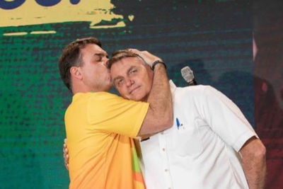 Carta escrita pelo ex-presidente Jair Bolsonaro e divulgada pelo senador Flávio Bolsonaro neste sábado (11/7) -  (crédito: Divulgação)