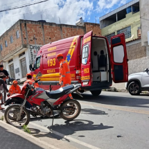 Câmera de segurança flagra acidente entre motos em Nova Serrana - Divulga&ccedil;&atilde;o/Corpo de Bombeiros