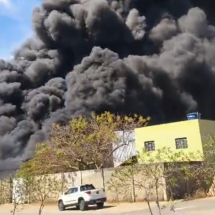 Vídeo: explosão causa incêndio em indústria próxima a rodovia em MG  - Reprodução/Redes Sociais