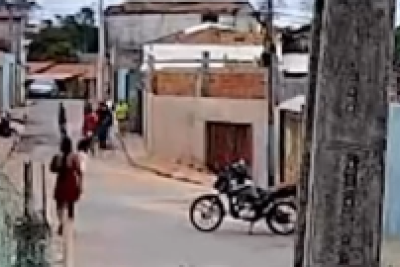 O jovem de 23 anos foi atingido por seis tiros e sofreu múltiplos ferimentos. Já o homem de 30 anos foi baleado na região do abdômen -  (crédito: Redes Sociais/Reprodução)