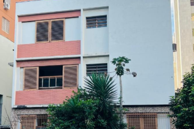 Fachada do prédio que teve apartamento incendiado na Savassi, em BH -  (crédito: Edésio Ferreira/EM/D.A.Press)