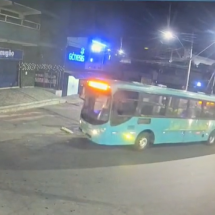 Vídeo: idoso morre ao ser atropelado por ônibus em Ribeirão das Neves - Corpo de Bombeiros/Reprodução