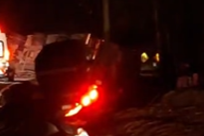 Carreta tomba e interdita trecho da BR-381, em Minas -  (crédito: Redes Sociais/Reprodução)
