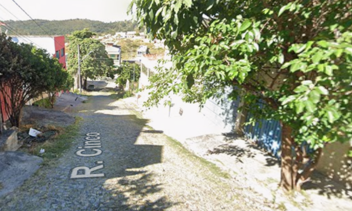 PM de folga é baleado com a própria arma durante assalto na Grande BH - (crédito: Google Street View/Reprodução)