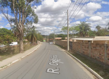 Jovem de 18 anos é morto a tiros após ser fechado por carro em Betim -  (crédito: Google Street View/Reprodução)