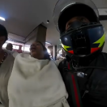 Vídeo: motoboys 'abrem' trânsito de BH para mulher com suspeita de infarto - Redes Sociais/Reprodução