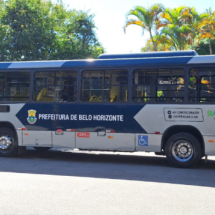BH: homem armado usa ônibus para derrubar câmera de segurança - PBH/Reprodução