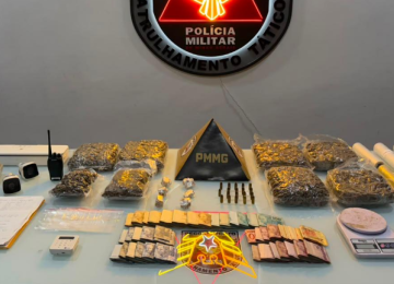 PM apreende drogas escondidas em tambor e mais de R$ 13 mil em MG -  (crédito: PM/Reprodução)