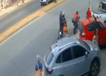 Assalto a concessionária termina com dois suspeitos baleados na capital mineira -  (crédito: Redes Sociais/Reprodução)
