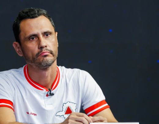 Cleitinho disse que Zema deveria ter priorizado a negociação da dívida do estado em vez de se dedicar à campanha presidencial - (crédito: Júnia Garrido/Band Minas) Cleitinho disse que Zema deveria ter priorizado a negociação da dívida do estado em vez de se dedicar à campanha presidencial - (crédito: Júnia Garrido/Band Minas)