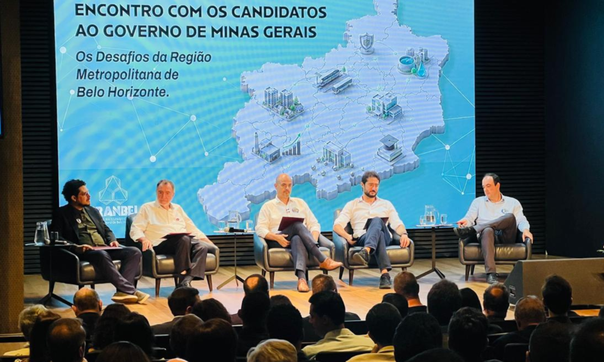 Encontro promovido pela Associação dos Municípios da Região Metropolitana de Belo Horizonte (Granbel) com os candidatos ao governo estadual para discutir problemas e demandas dos municípios - (crédito: Edesio Ferreira/EM/D.A. Press)