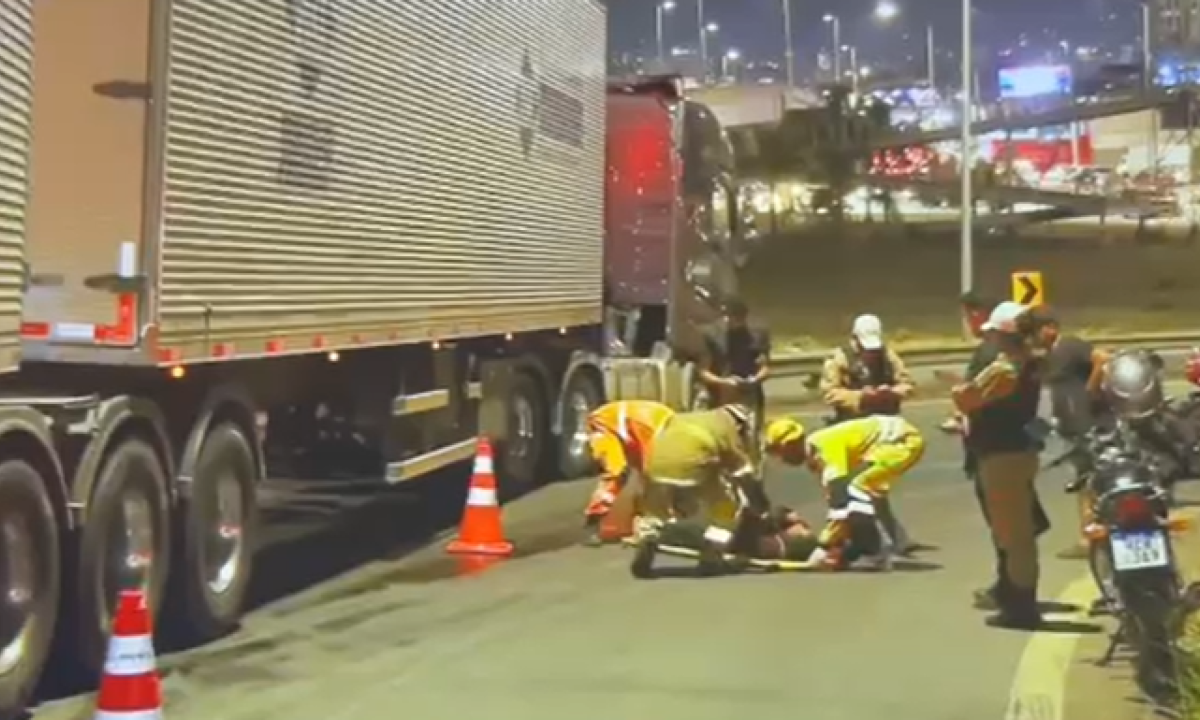 A mulher foi atendida por uma viatura do Corpo de Bombeiros - (crédito: Reprodução/TV Globo )