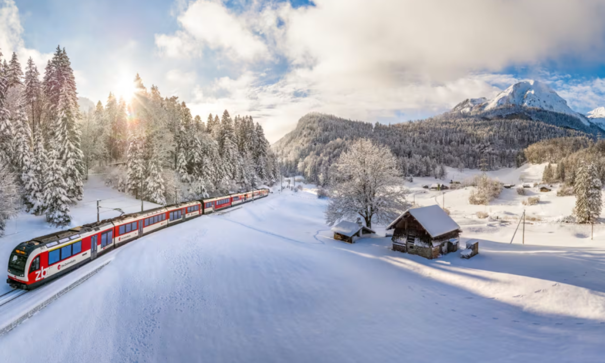 O Grand Train Tour of Switzerland completa dez anos conectando alguns dos mais famosos trens panorâmicos do país. A rota passa por paisagens alpinas, lagos, vilarejos históricos e 5 locais reconhecidos como Patrimônio Mundial da UNESCO - (crédito: Swiss Tourism/Divulgação)