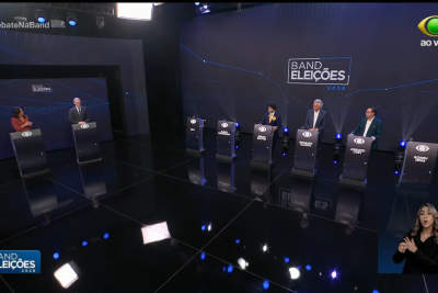 Púlpitos de Lula, Flávio Bolsonaro e Zema ficaram vazios -  (crédito: Reprodução/TV Band)