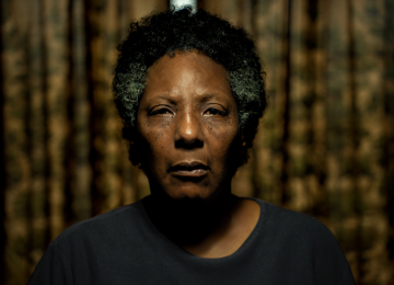 A atriz mineira Rejane Faria protagoniza 'Vicentina pede desculpas' e também está no elenco de 'Cinco tipos de medo', dois filmes habilitados à disputa pelo Oscar 2027 -  (crédito: Netflix/ Divulgação)