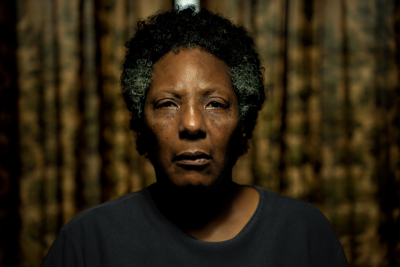 A atriz mineira Rejane Faria protagoniza 'Vicentina pede desculpas' e também está no elenco de 'Cinco tipos de medo', dois filmes habilitados à disputa pelo Oscar 2027 -  (crédito: Netflix/ Divulgação)