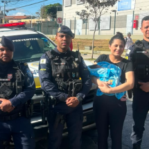 BH: guardas salvam bebê de 13 dias que se engasgou com leite; vídeo - Guarda Civil Municipal/Reprodução