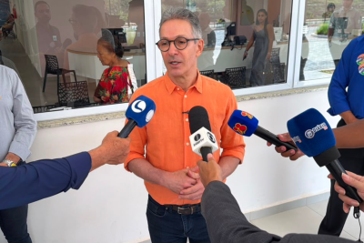 Candidato à Presidência da República pelo Novo, Romeu Zema,  durante visita ao Hospital Regional de Teófilo Otoni, no Vale do Mucuri -  (crédito: Estevão Deboni / Divulgação)