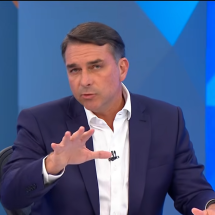 Questionado sobre aquecimento global, Flávio promete saneamento básico - Reprodução/TV Globo