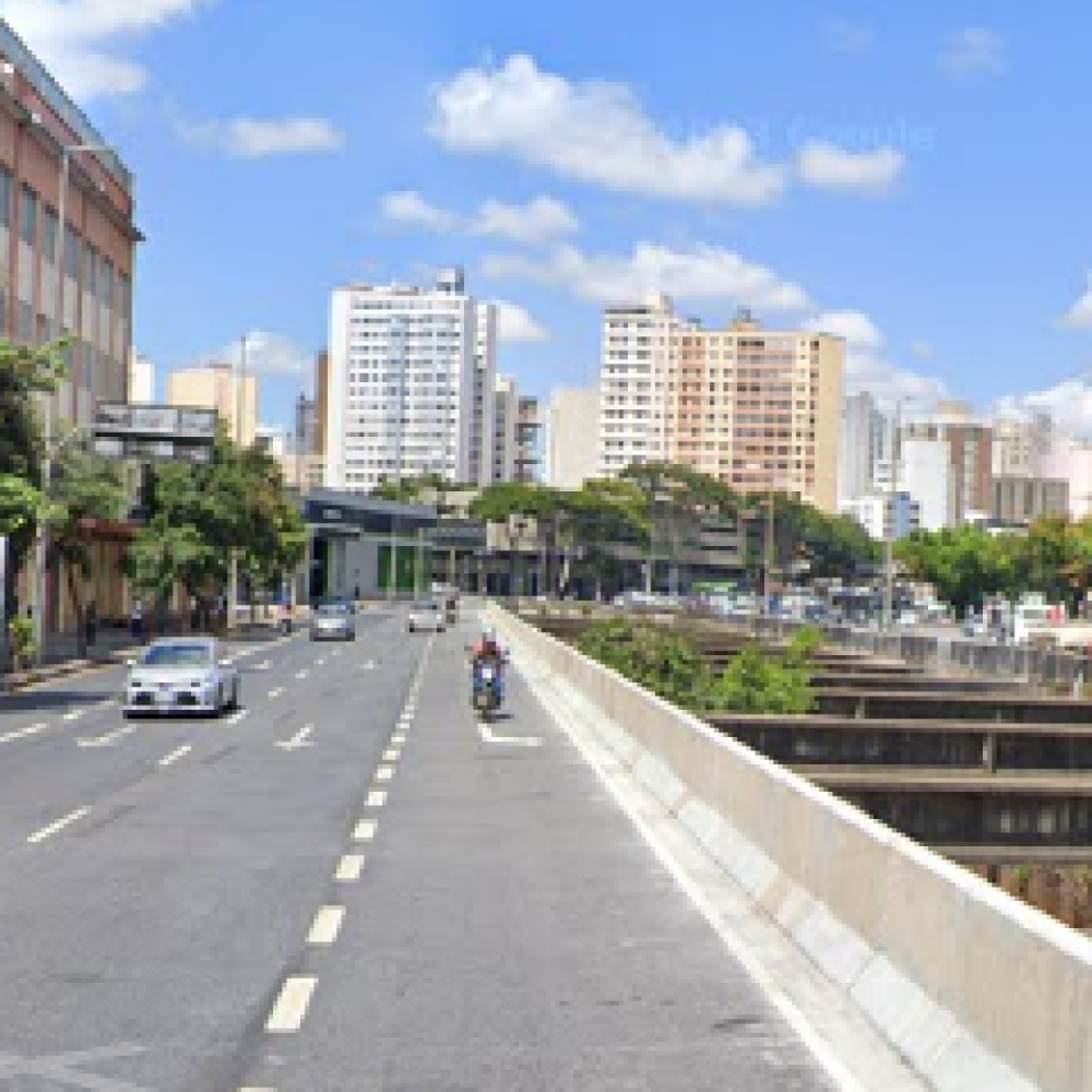 Centro de BH: homem em situação de rua cai no Ribeirão Arrudas