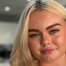 'Tomava morfina para a dor até que os médicos descobriram que eu tinha endometriose aos 13 anos' - BBC