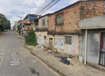 Atirador desce de moto e mata jovem de 19 anos durante evento na capital mineira -  (crédito: Google Street View/Reprodução)