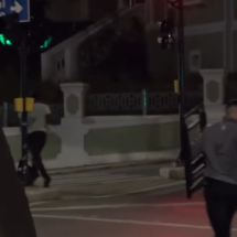 Vídeo: reportagem flagra funcionários perseguindo suspeito de assalto em BH - TV Alterosa/Reprodução