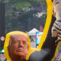 Boneco de Trump com 'Lula preso' marca ato de Flávio no 7 de Setembro - Reprodu&ccedil;&atilde;o/Redes sociais