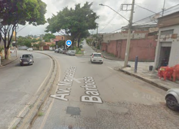 Mulher pede medida protetiva e dois dias depois é atropelada pelo ex no Barreiro -  (crédito: Google Street View/Reprodução)