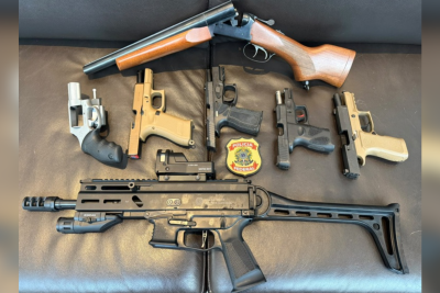 A circunstância será apurada pela PF, que vai investigar uma possível ocorrência de posse ilegal de arma de fogo -  (crédito: Reprodução/Polícia Federal)