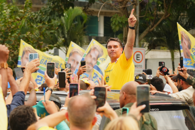 Flávio Bolsonaro em comício em Cabo Frio, na Região dos Lagos, no Rio de Janeiro -  (crédito: Charles Vieira/Campanha Flávio Bolsonaro)