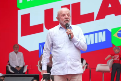 Durante comício em Curitiba, o candidato à reeleição disse ter levado a queixa ao presidente da Corte, Edson Fachin -  (crédito: Reprodução/YouTube)