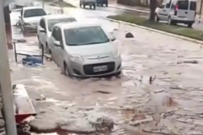 Chuva de granizo cobre ruas de gelo e causa estragos em cidade de MG -  (crédito: Redes Sociais/Reprodução)