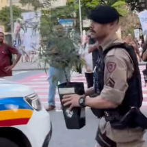 Candidato leva pé de maconha para Praça 7 e gera confusão com a PM - Reprodução/Redes Sociais