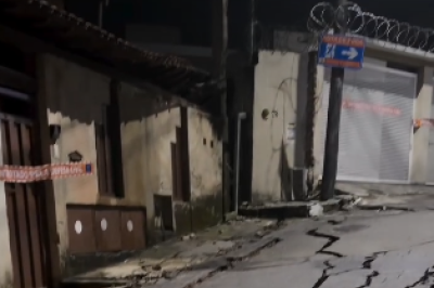 19 moradores deixam casas após desabamento de muro na Grande BH -  (crédito: Redes Sociais/Reprodução)