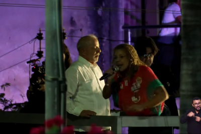 Áurea Carolina e Lula em comício em Montes Claros -  (crédito: Reprodução/YouTube)