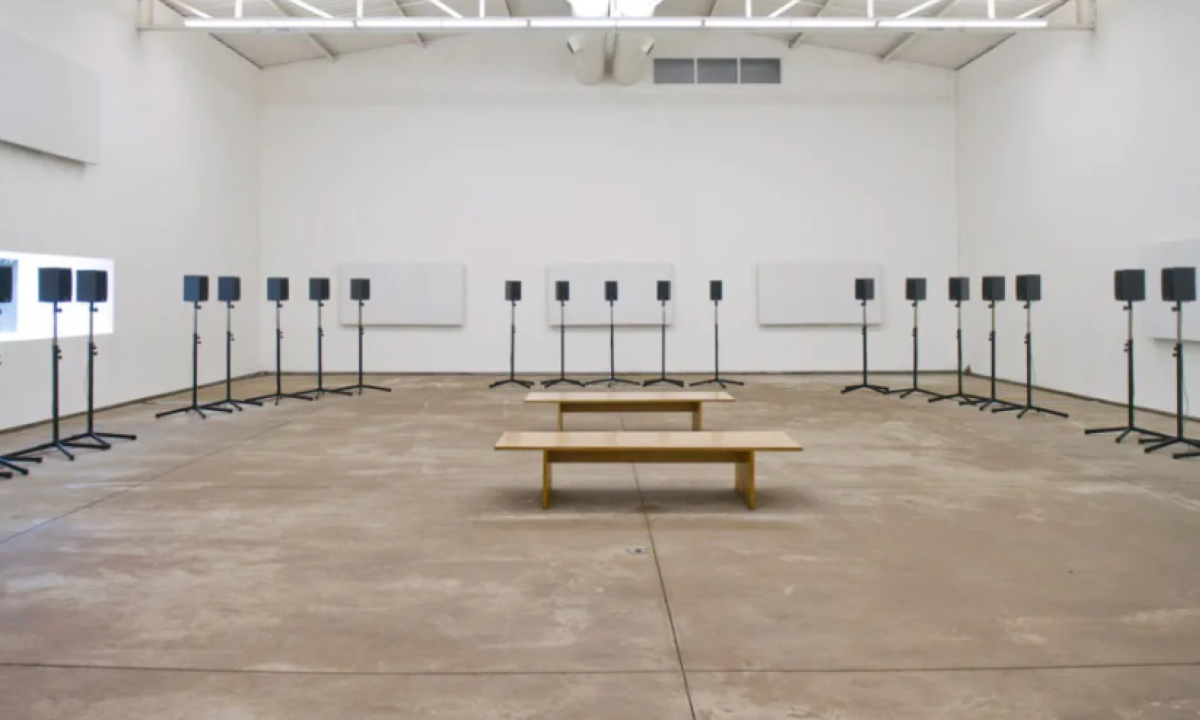  instala&ccedil;&atilde;o sonora permanente Forty Part Motet (2001), de Janet Cardiff