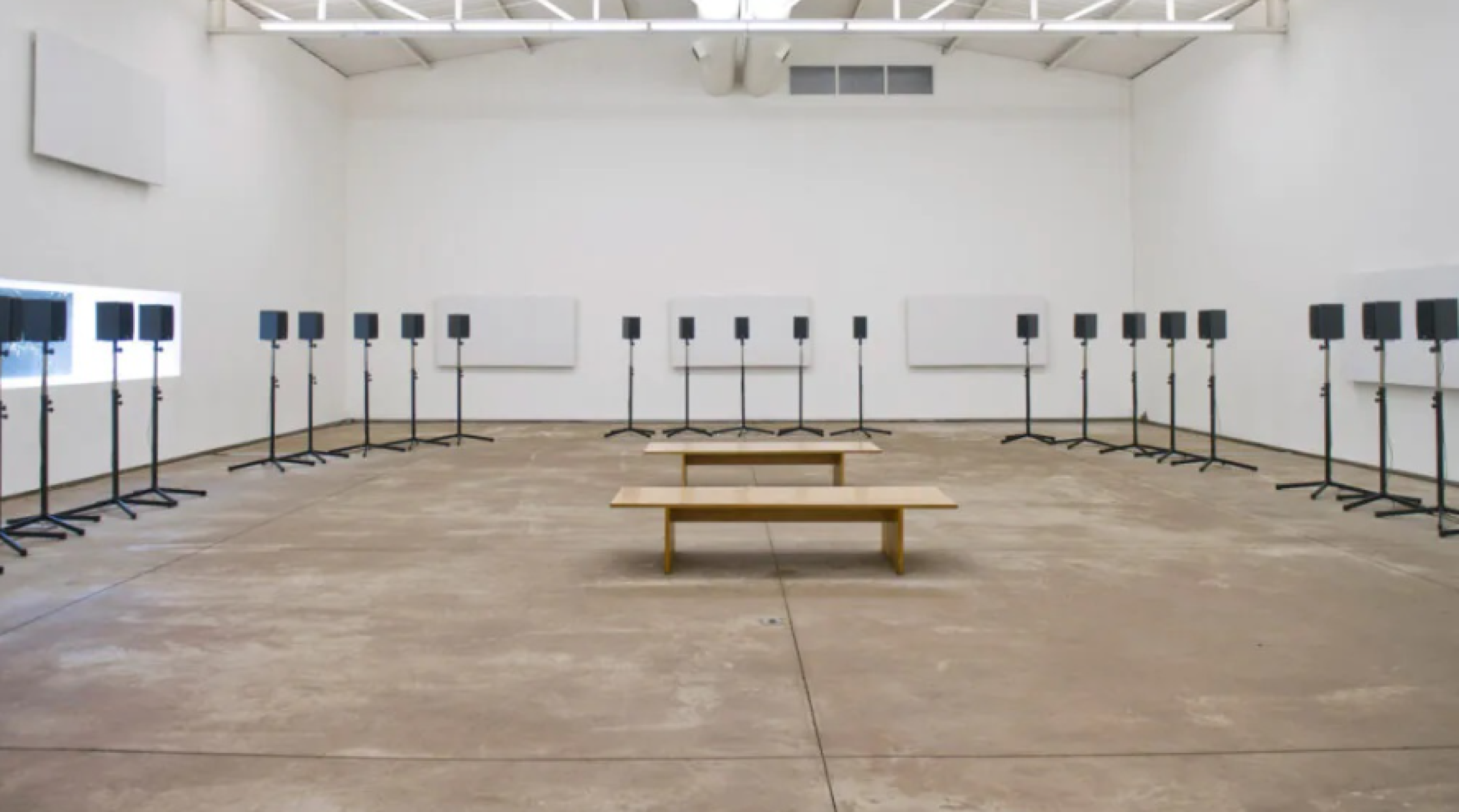  instalação sonora permanente Forty Part Motet (2001), de Janet Cardiff-Carlos Altman/EM