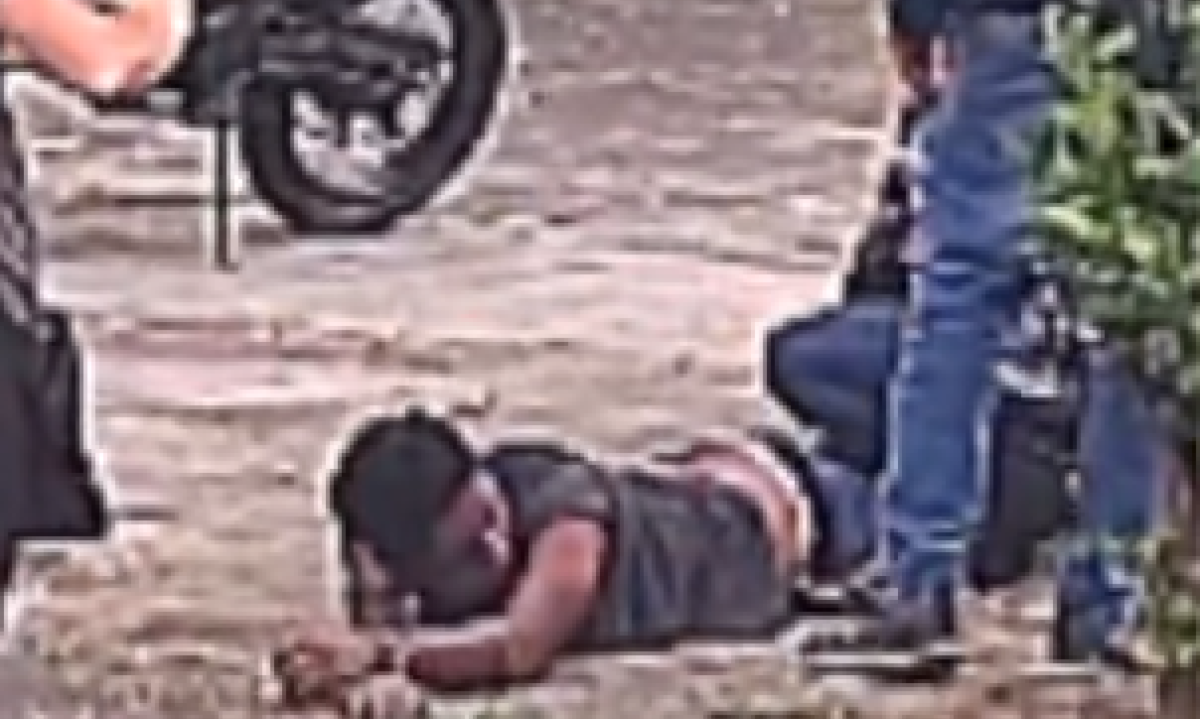 Suspeito de furtar TV é agredido e amarrado por populares na capital mineira - (crédito: Redes Sociais/Reprodução)