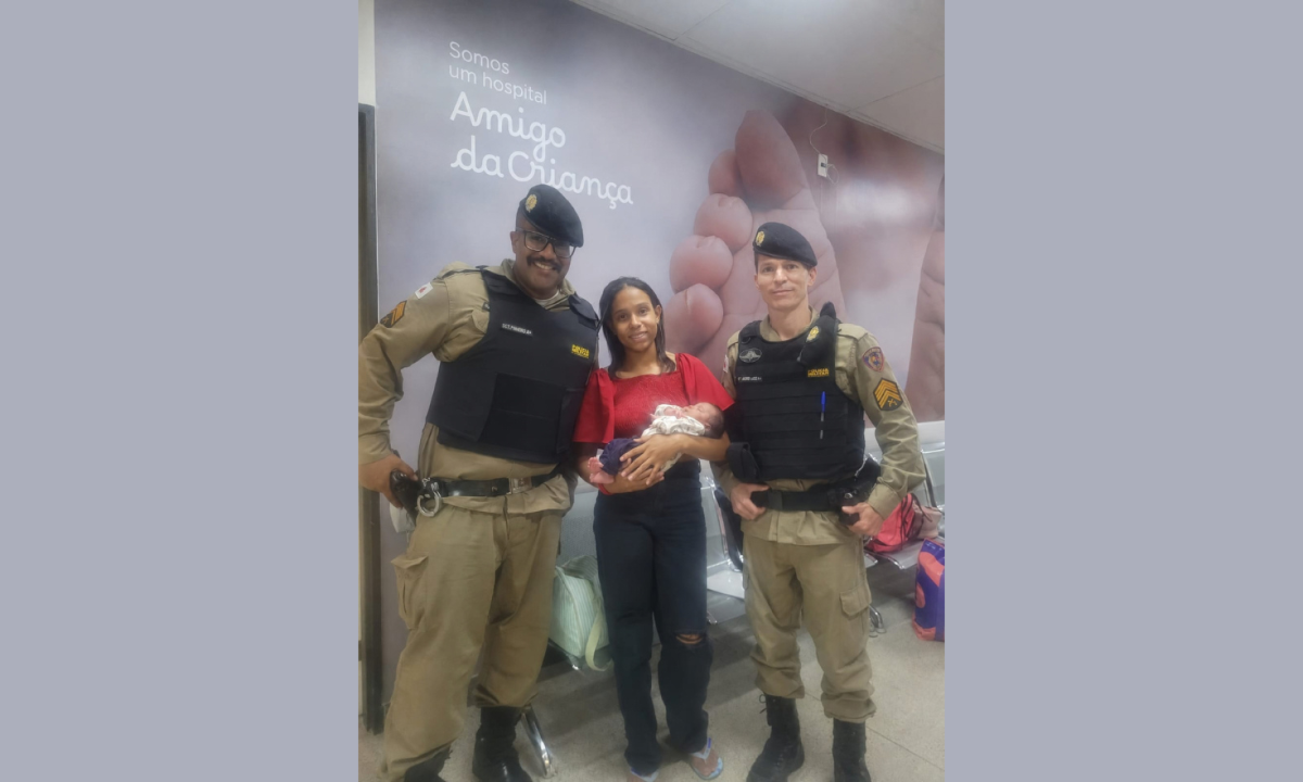 PM salva recém-nascido engasgado com leite materno na Grande BH - (crédito: PMMG/Reprodução)