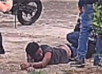 Suspeito de furtar TV é agredido e amarrado por populares na capital mineira -  (crédito: Redes Sociais/Reprodução)