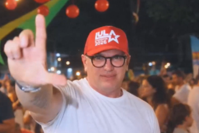 Ex-coordenador de campanha de Bolsonaro, Julian Lemos ‘faz o L’ -  (crédito: Reprodução/Redes sociais)